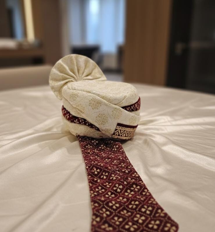 Royal Indian Groom Safa Turban | Handmade Wedding Pagdi with Pearl Brooch